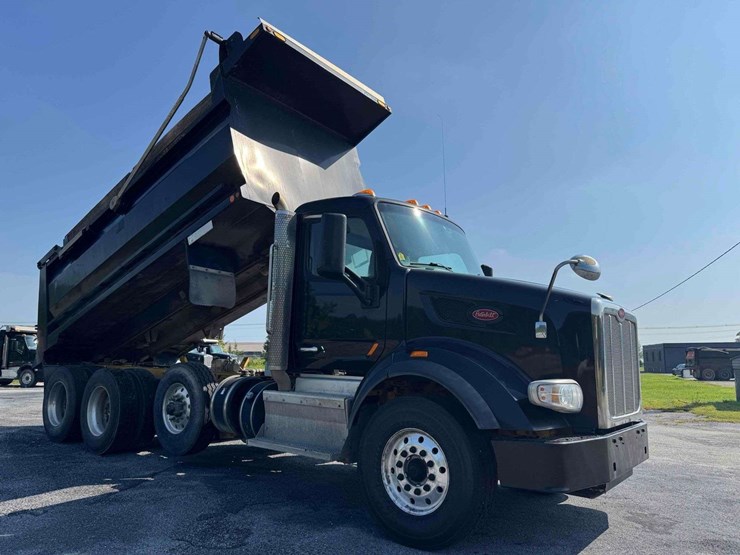 2016-peterbilt-567-image-2
