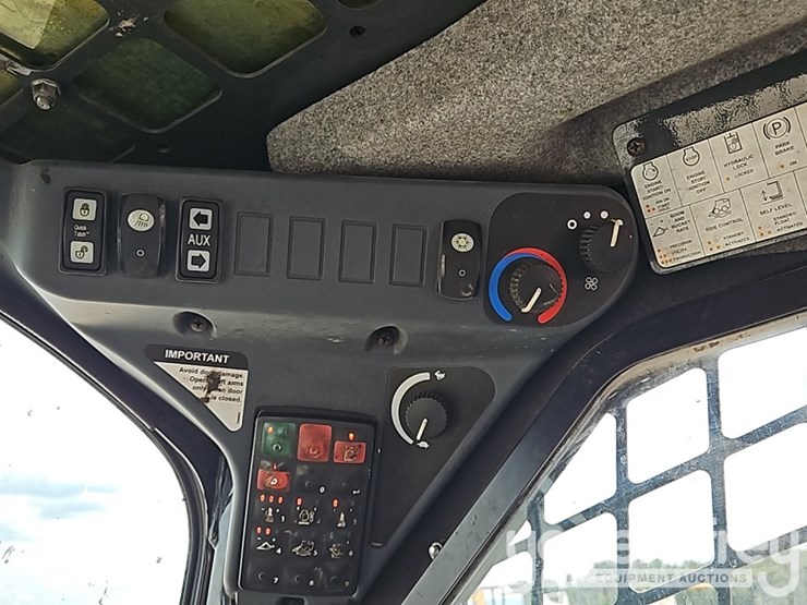 2020-deere-325g-image-32