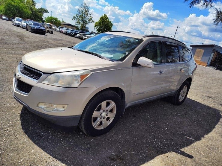 2009-chevrolet-traverse-image-3