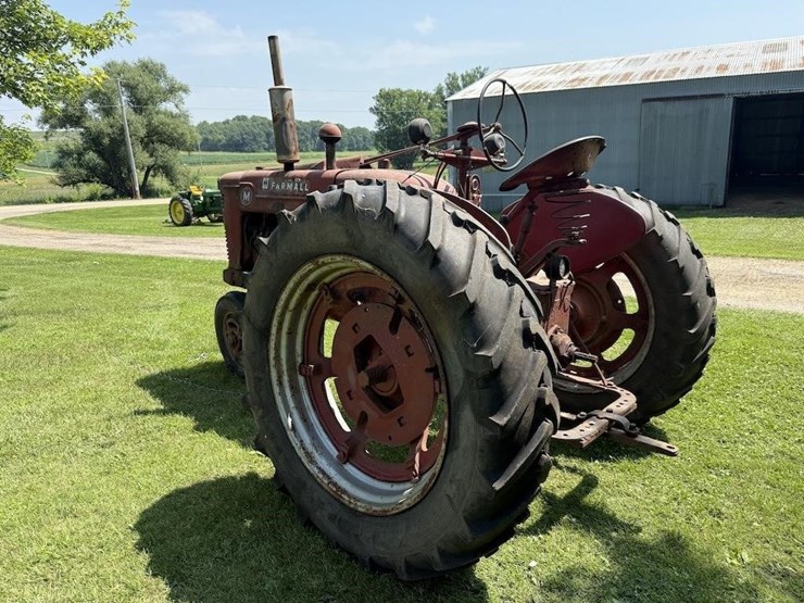 farmall-m-tractor-image-6