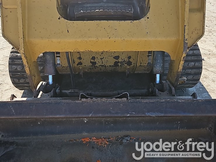 2015-caterpillar-257d-image-14