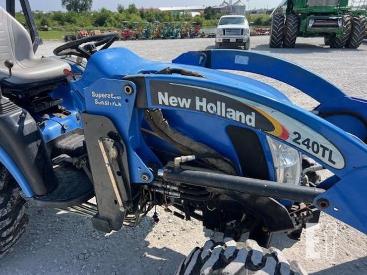 2008-new-holland-t2220-image-13