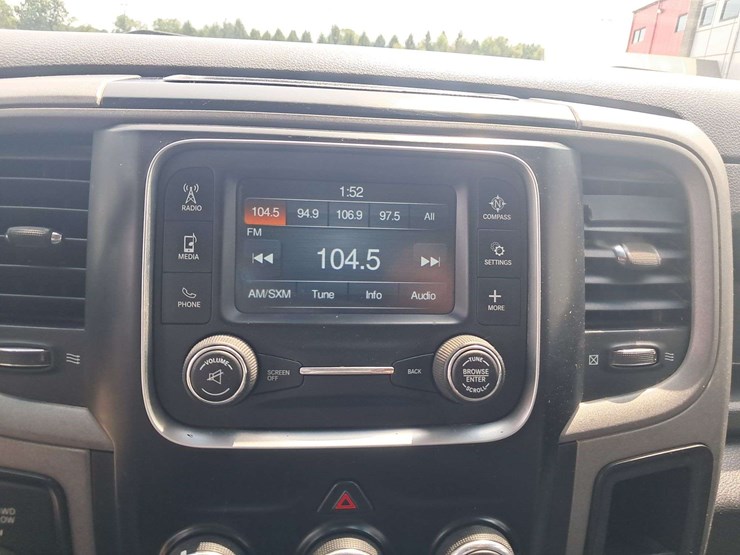 2016-ram-3500-crew-cab-pickup-image-15