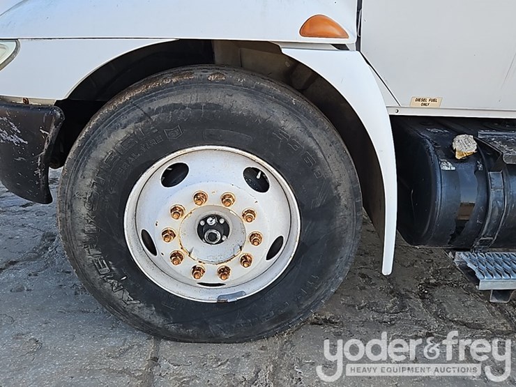 2006-international-durastar-4300-image-13