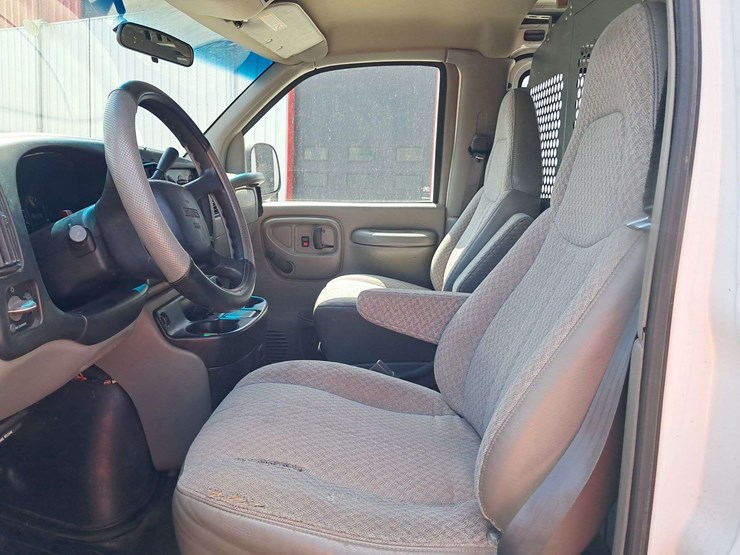 2001-gmc-savana-express-van-image-15