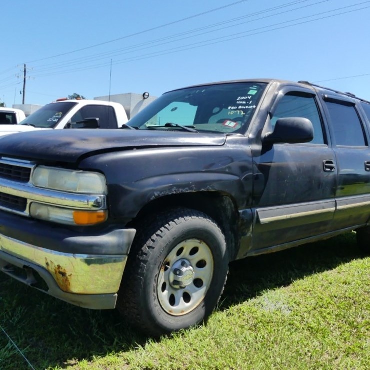 2004 CHEVROLET SUBURBAN