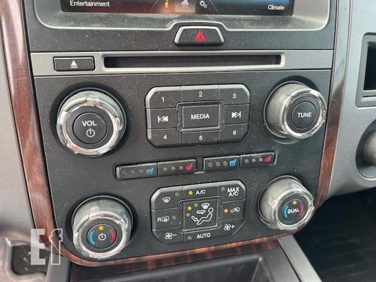 2015-ford-expedition-platinum-image-46