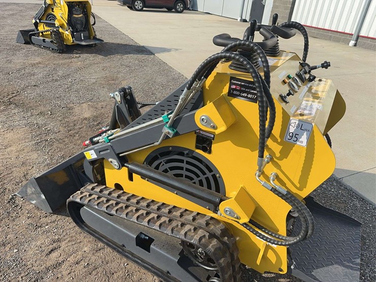 2025-land-hero-mini-stand-on-skid-loader-image-16