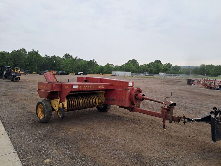 new-holland-310-image-2