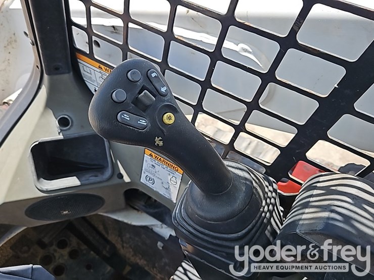 2019-bobcat-t740-image-27