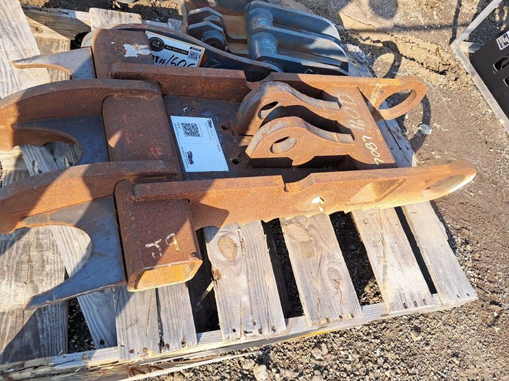 hydraulic-excavator-thumb-image-2