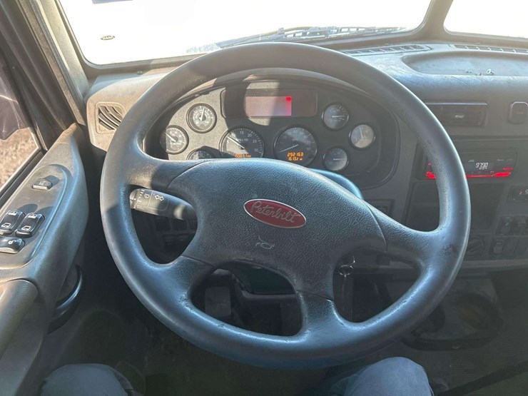 2012-peterbilt-337-image-10