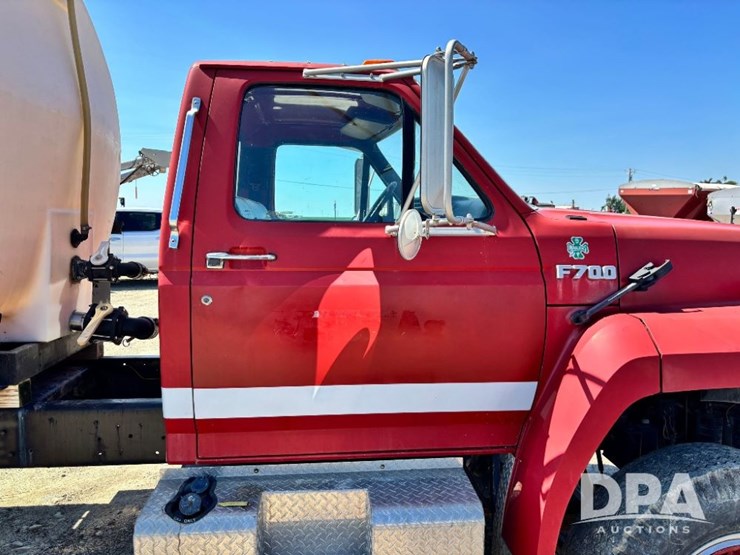 1992-ford-f700-image-42