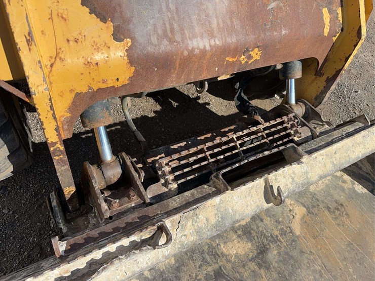 2018-caterpillar-262d-image-30