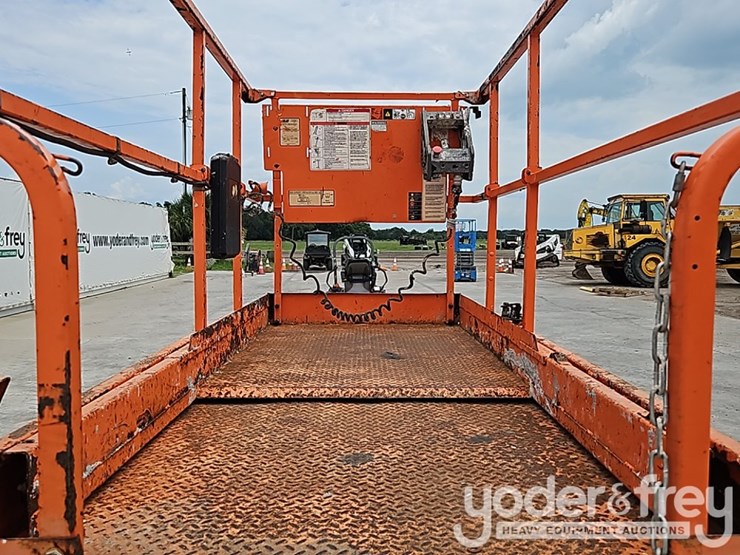 2015-jlg-2646es-image-11