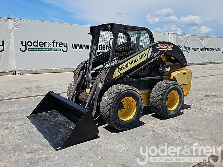 2015-new-holland-l230-image-1