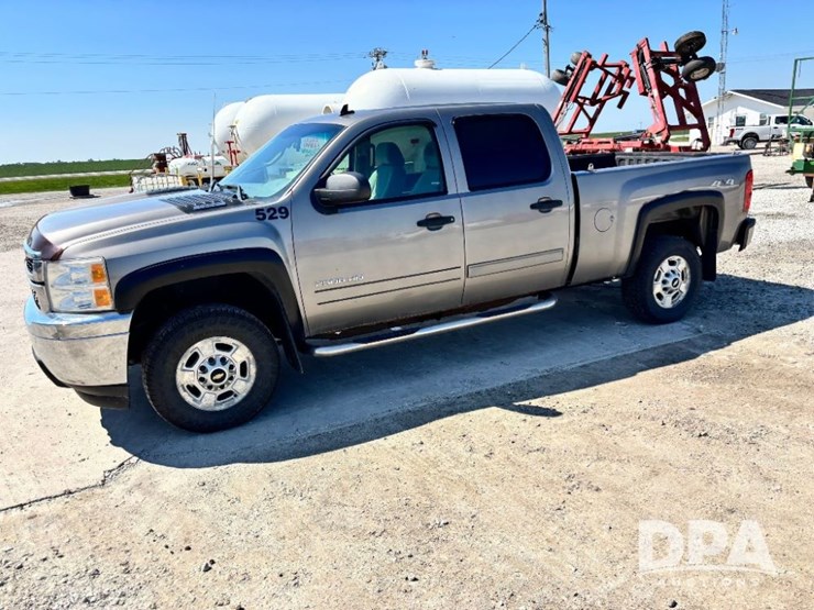 2013-chevrolet-silverado-2500-lt-image-11