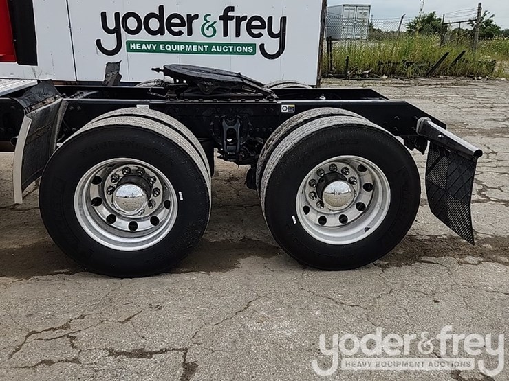 2018-kenworth-t680-image-12