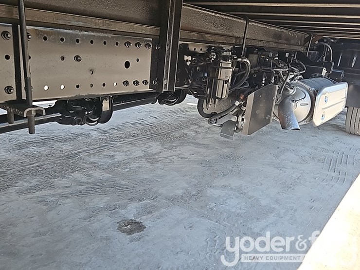 2019-hino-195-image-18