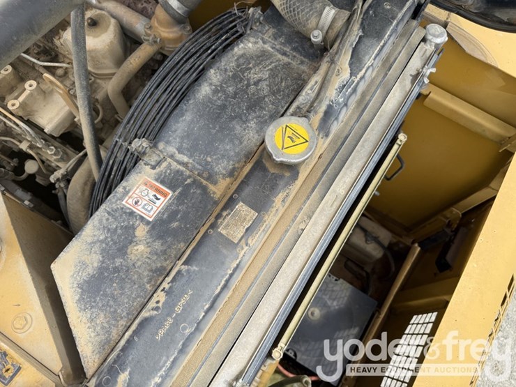 2004-caterpillar-318c-image-31