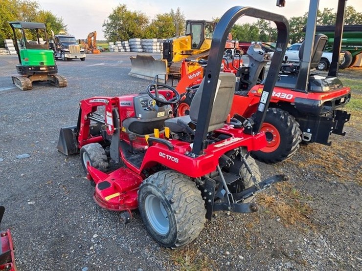 2017-massey-ferguson-gc1705-image-3