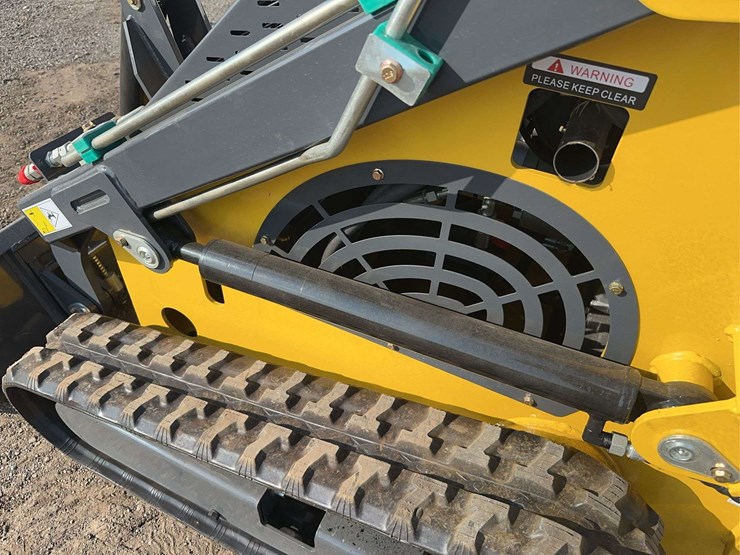 2025-land-hero-mini-stand-on-skid-loader-image-17