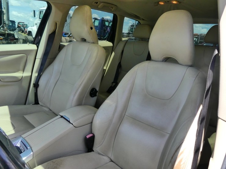 2015-volvo-xc60-image-10