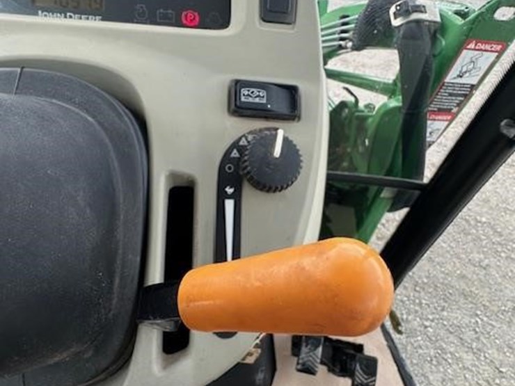 2011-john-deere-4720-image-32