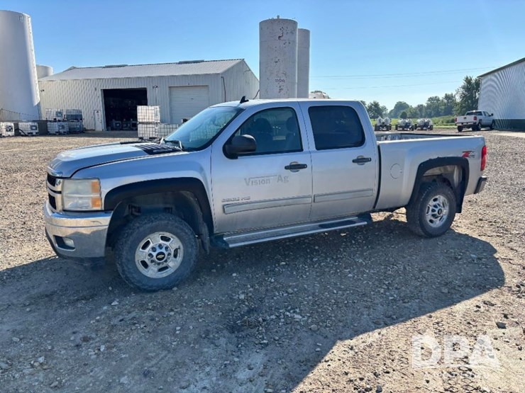 2011-chevrolet-silverado-2500hd-lt-image-11