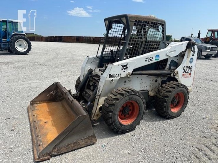 bobcat-s220-image-1