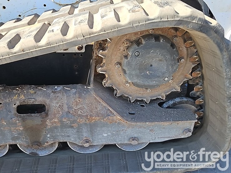 2019-bobcat-t740-image-18