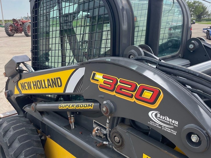 2022-new-holland-l320-image-19