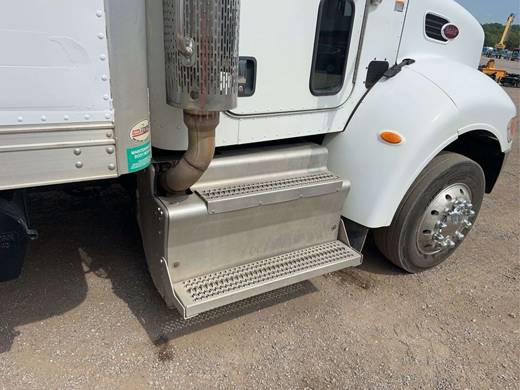 2014-peterbilt-337-image-17
