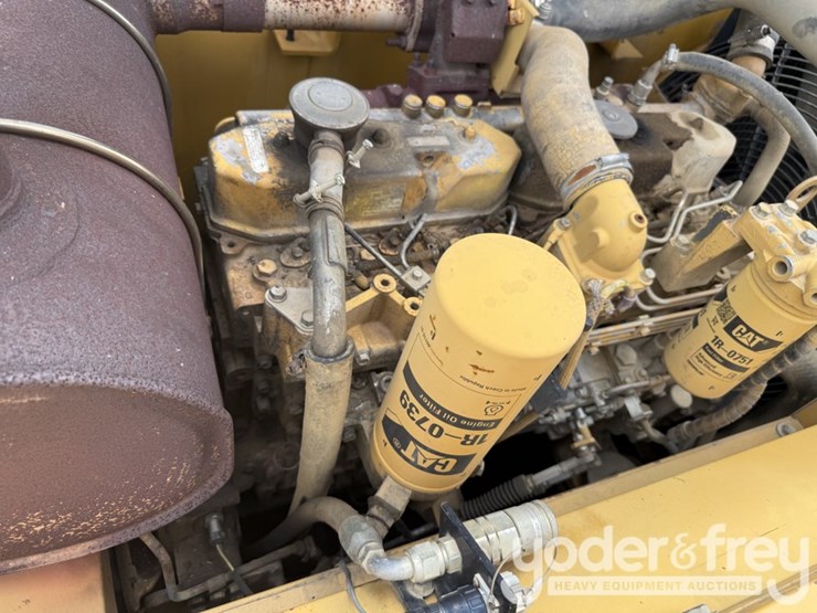 2004-caterpillar-318c-image-32