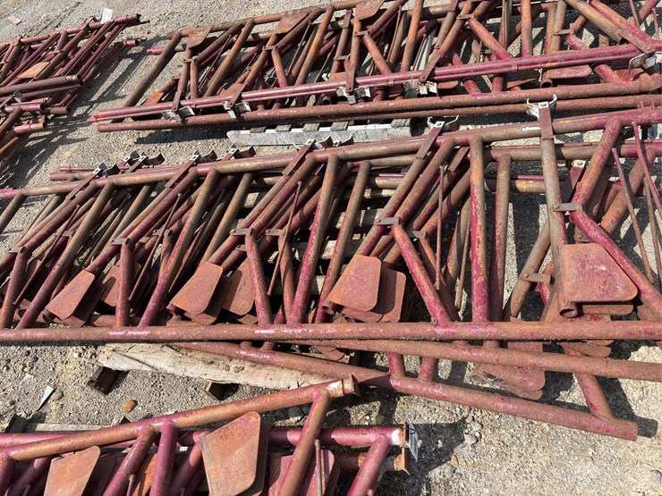 pallet-of-(3)-cattle-headlocks-image-3