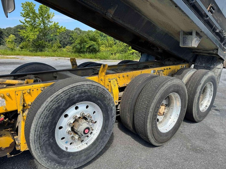 2016-peterbilt-567-image-26