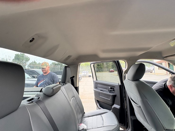 2013-dodge-ram-1500-image-23