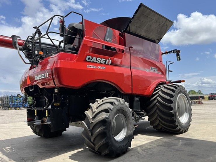 2023-case-ih-8250-image-12