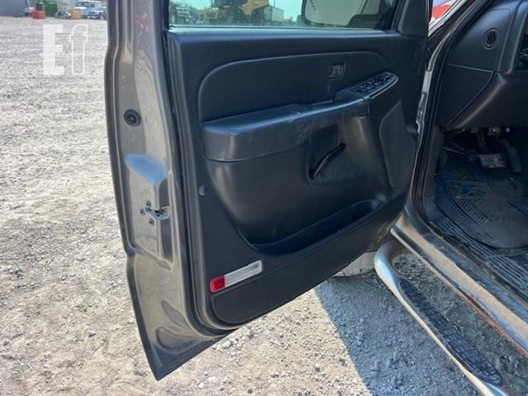 2006-chevrolet-silverado-2500hd-image-21