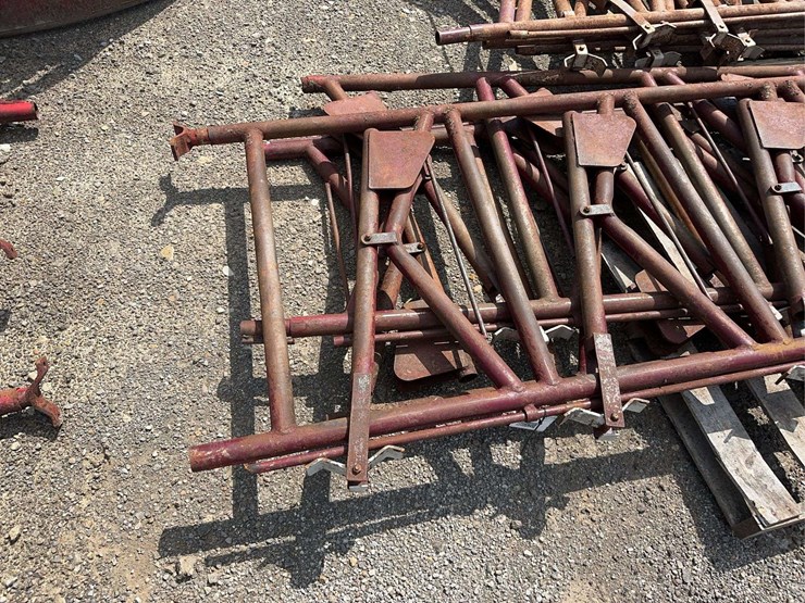 pallet-of-(3)-cattle-headlocks-image-2