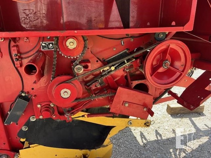 new-holland-br770a-image-15