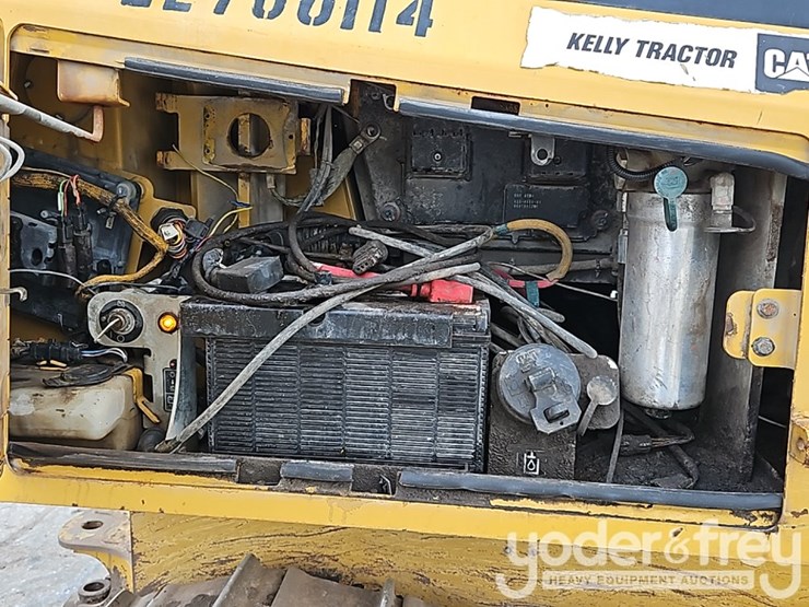2016-caterpillar-d6k2-lgp-image-27