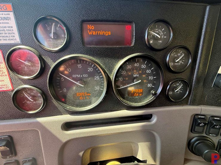2013-peterbilt-367-image-8