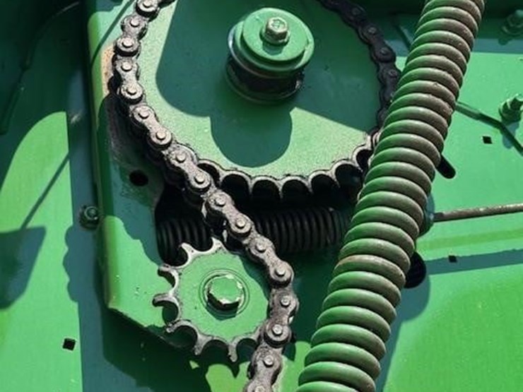2019-john-deere-560m-image-13