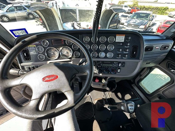 2014-peterbilt-388-image-11