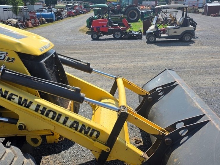 2011-new-holland-b95b-image-9