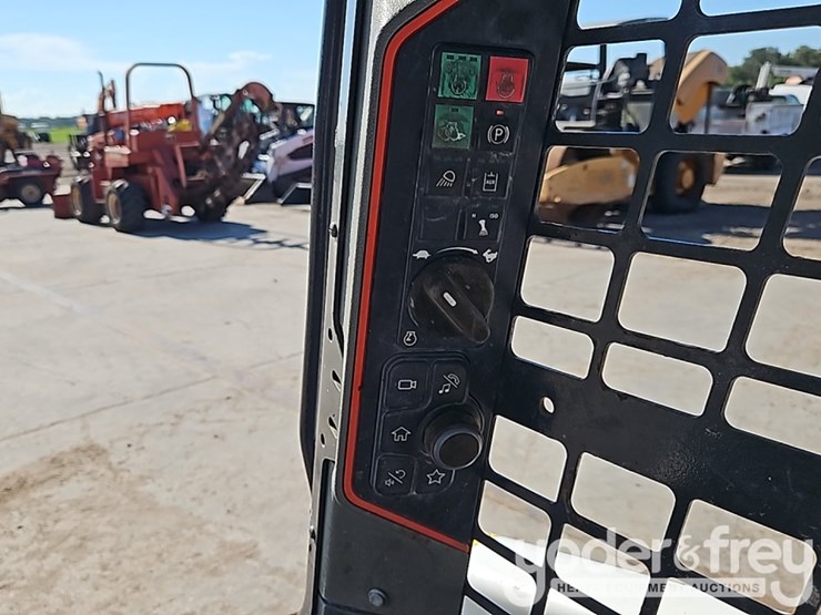 2021-bobcat-t62-image-28