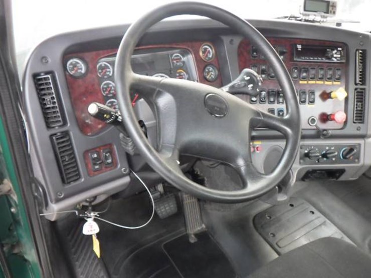 2020-freightliner-114sd-image-17