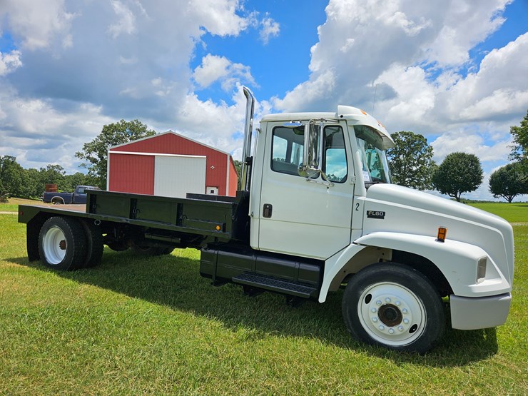 2000-freightliner-fl60-image-29