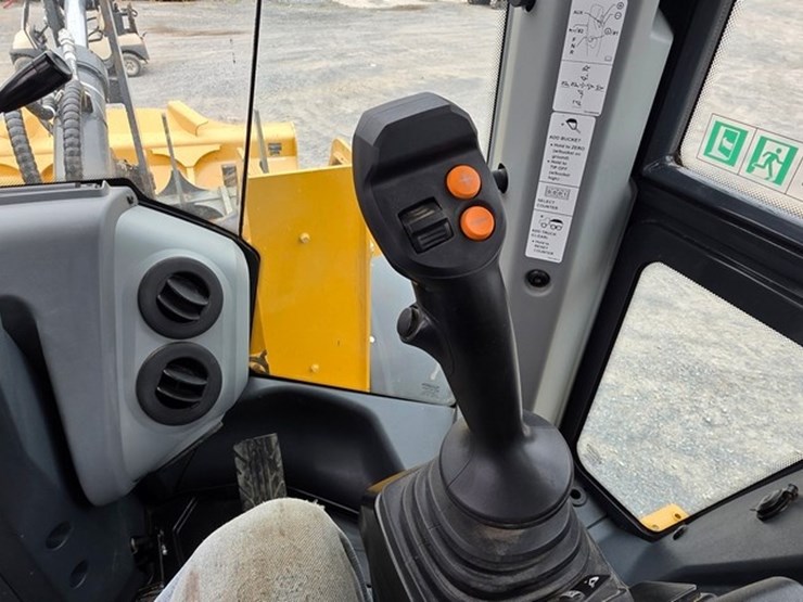 2021-deere-524l-image-69